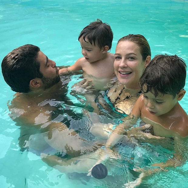 Pedro Scooby e Luana Piovani com os filhos (Foto: Reprodução/Instagram)