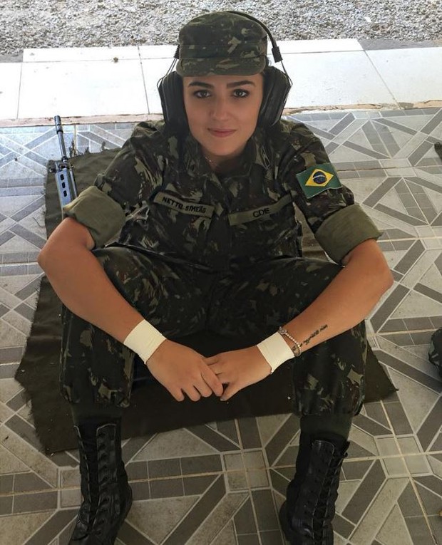 Além de esgrimista, Amanda Simeão é sargento do Exército (Foto: Reprodução/Instagram)