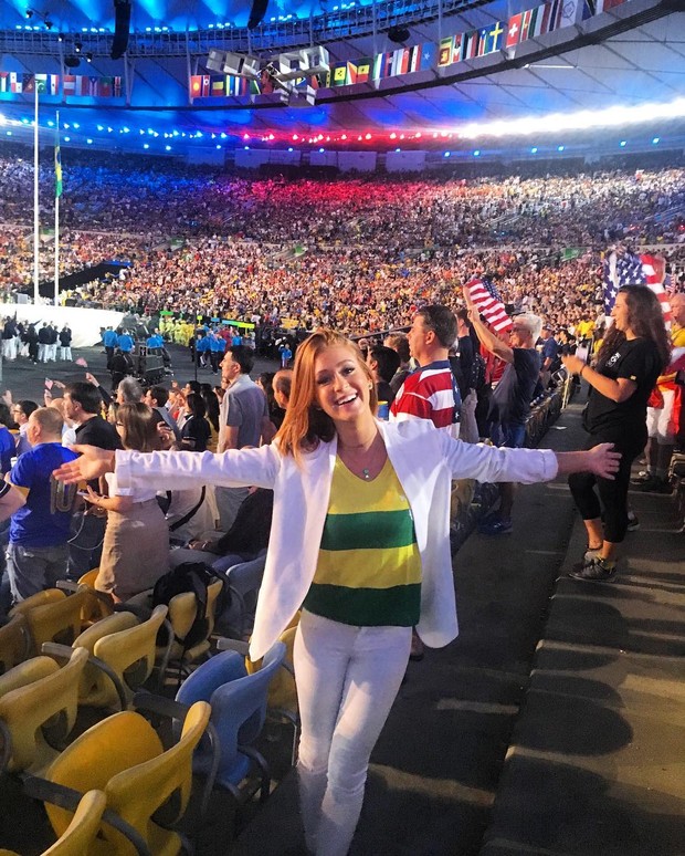 A atriz Marina Ruy Barbosa posou na abertura da Olimpíada Rio 2016, no Maracanã, e ganhou 490 mil curtidas na foto - o maior sucesso de sua conta no Instagram até hoje (Foto: Reprodução/Instagram)