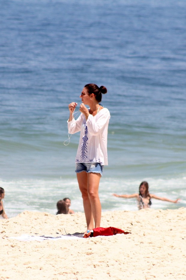 Glenda Kozlowski na praia (Foto: JC Pereira / AgNews)