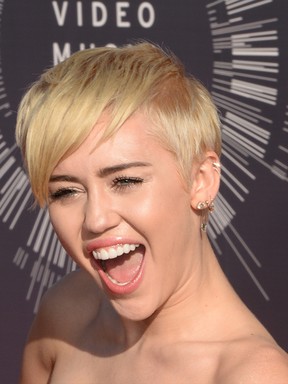 BELEZA - VMA - NUDE - Miley Cyrus (Foto: AFP)