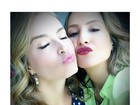 Angélica e Claudia Leitte fazem biquinho para selfie