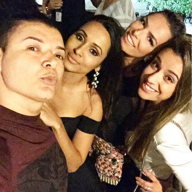 David Brazil e Thaíssa Carvalho com amigas em festa no Rio (Foto: Instagram/ Reprodução)