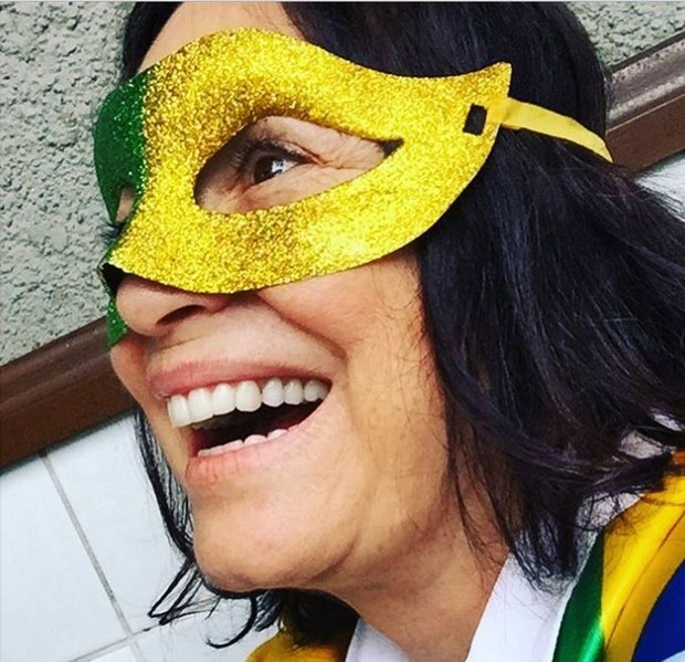 Regina Duarte mascarada para protesto contra corrupção (Foto: Reprodução/Instagram)