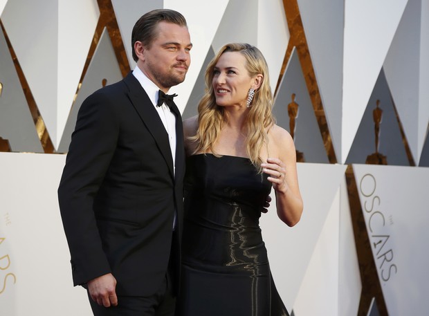 Leonardo DiCaprio e Kate Winslet se encontram no tapete vermelho do Oscar 2016 (Foto: REUTERS/Lucy Nicholson)