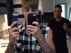 Ele cresceu! Justin Bieber posta vídeo tirando a barba 