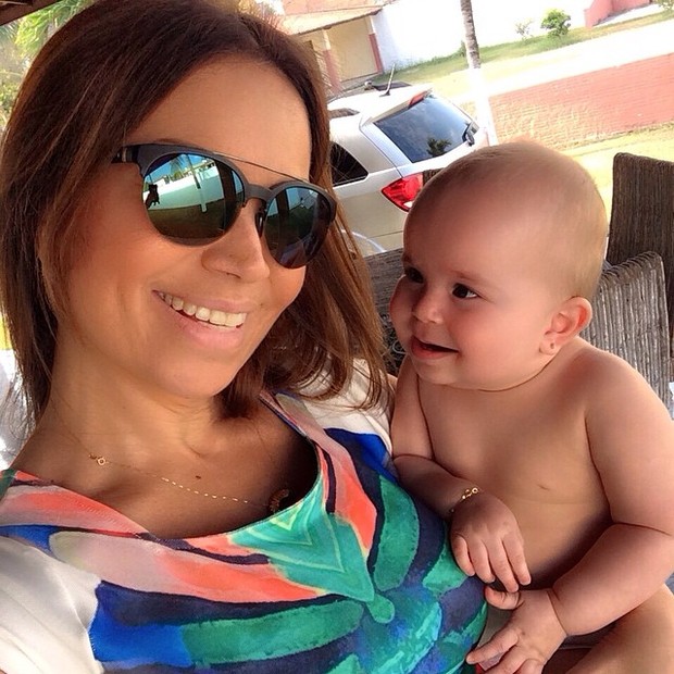 Solange Almeida com a filha Maria Esther (Foto: Reprodução/Instagram)