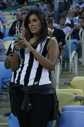 Ex-BBB Carol Honório no estádio do Maracanã, na Zona Norte do Rio (Foto: Dilson Silva/ Ag. News)
