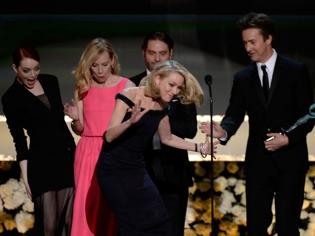 Emma Stone, Amy Ryan, Naomi Watts, Zach Galifianakis e Edward Norton em prêmio em los Angeles, nos Estados Unidos (Foto: Kevork Djansezian/ Getty Images/ AFP)
