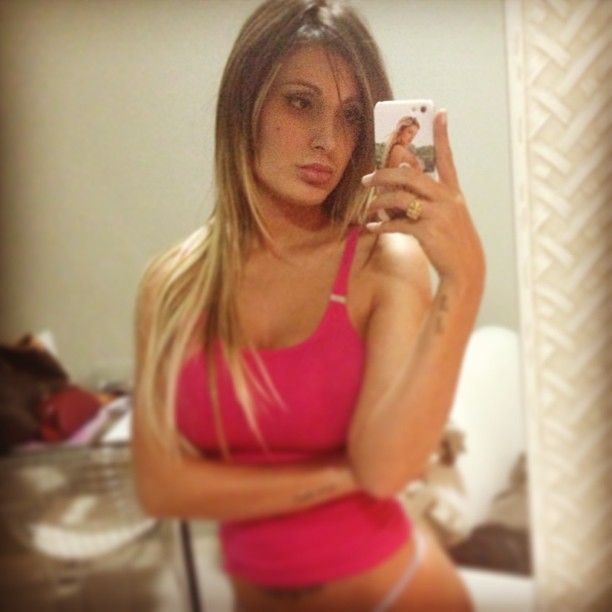 Andressa Urach posa de pijama e diz: 'Eu me amo' (Foto: Instagram)