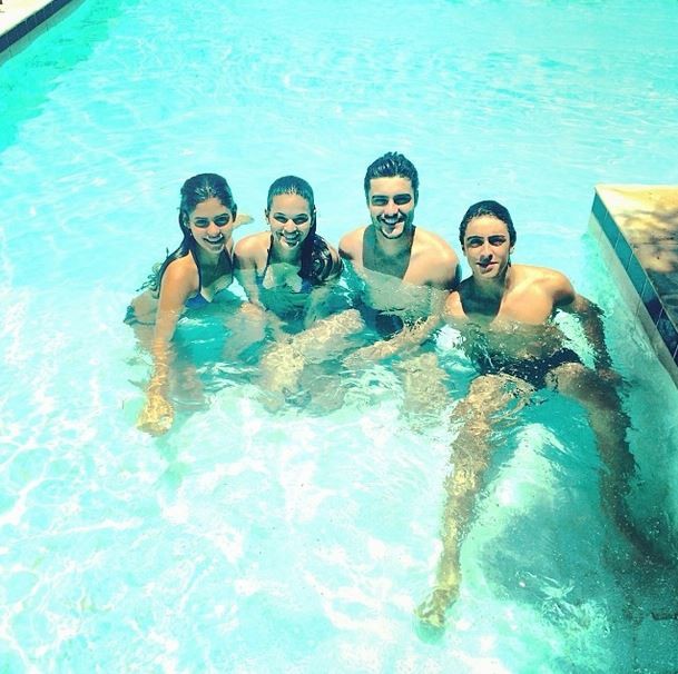 Bruna Marquezine com amigos (Foto: Instagram / Reprodução)
