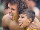David Luiz homenageia menino que invadiu treino da seleção