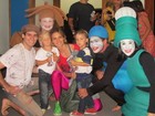 Fernanda Lima vai com os filhos ao teatro