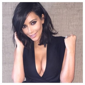 Kim Kardashian posa decotada (Foto: Instagram/ Reprodução)