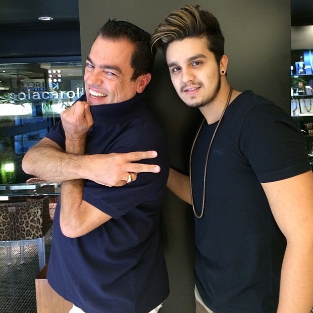 Marco Antônio de Biaggi e Luan Santana em salão de beleza em São Paulo (Foto: Instagram/ Reprodução)