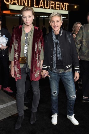 Portia de Rossi e Ellen DeGeneres em evento de moda em Los Angeles, nos Estados Unidos (Foto: Larry Busacca/ Getty Images/ AFP)