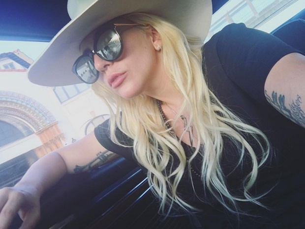 Lady Gaga chama a atenção por lábios volumosos (Foto: Instagram/ Reprodução)