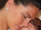 Daniella Sarahyba posa com a filha recém-nascida: '25 dias de vida'
