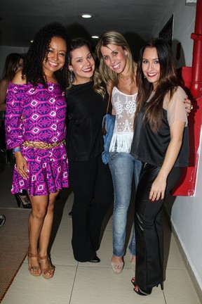 Aretha Oliveira, Fernanda Souza, Mariane Oliva e Carla Diaz em peça em São Paulo (Foto: Manuela Scarpa/ Foto Rio News)