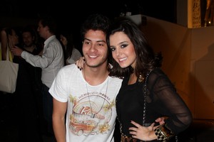 Giovanna Lancellotti e o namorado, Arthur Aguiar, em festa em São Paulo (Foto: Danilo Carvalho e Thais Aline/ Ag. News)