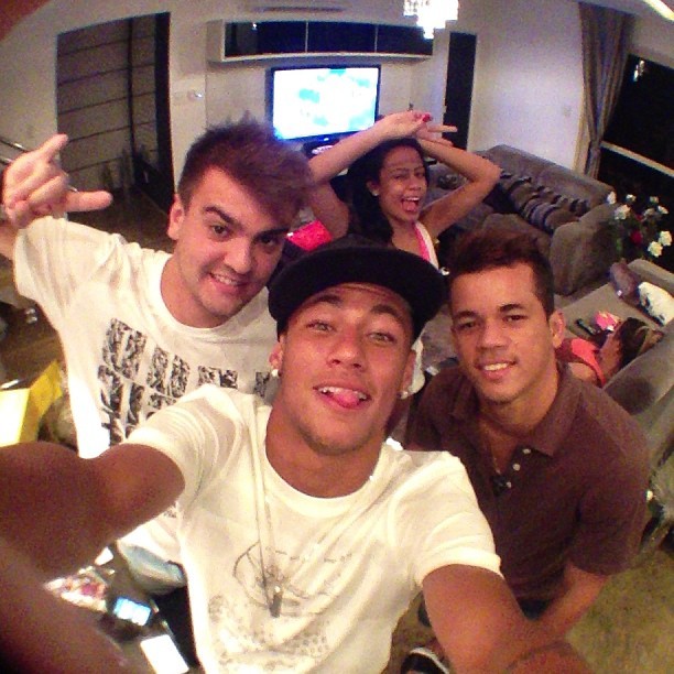 Neymar e amigos (Foto: reprodução/Instagram)