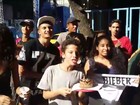 Carnaval? Fãs voltam à Sapucaí para festejar aniversário de Justin Bieber