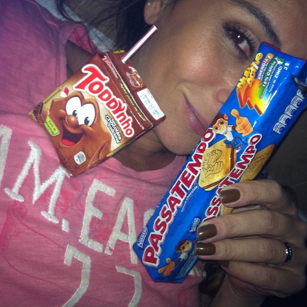 Giovanna Antonelli come biscoito recheado e toma achocolatado (Foto: Instagram)