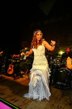Ivete Sangalo canta em evento no Cristo Redentor, na Zona Sul do Rio (Foto: Marcello Sá Barretto/ Ag. News)