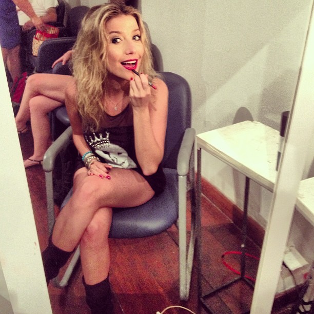 Luiza Possi posta foto com pernas de fora antes de show em Salvador (Foto: Reprodução/Instagram)