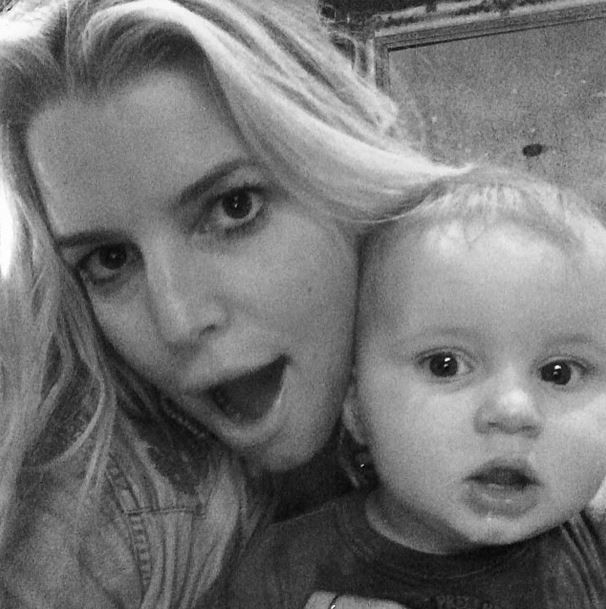 Jessica Simpson e o filho (Foto: Instagram/Reprodução)