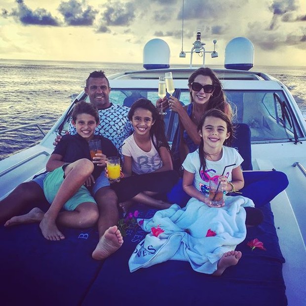 Joana Prado e Vítor Belfort curtem férias com os filhos (Foto: Instagram/Reprodução)