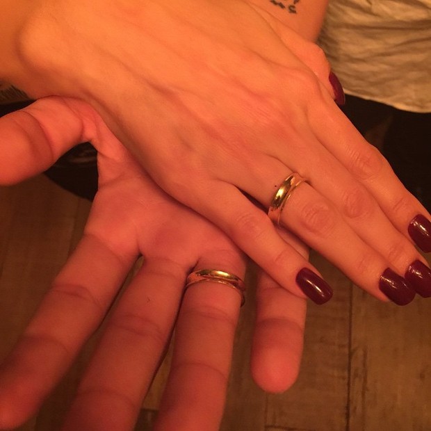 Aliança de noivado de Antônia Fontenelle e Jonathan Costa (Foto: Reprodução/Instagram)