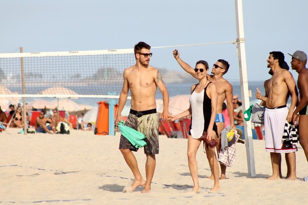 Fernanda Lima e Rodrigo Hilbert na praia (Foto: JC Pereira/AgNews)