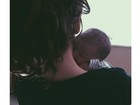 Carolina Kasting posta foto da filha, Cora, com o irmãozinho recém-nascido