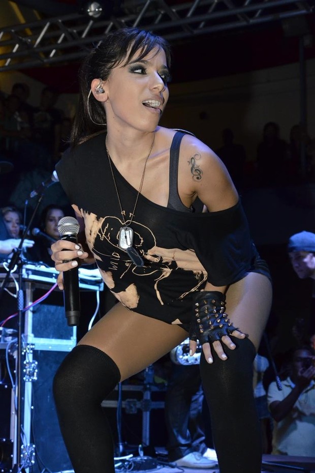 Anitta faz show com participação de Smigol (Foto: Divulgação)