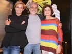 Andréa Beltrão e Marieta Severo prestigiam estreia de peça