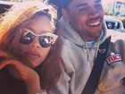 Sem crise: Rihanna posta foto com Chris Brown