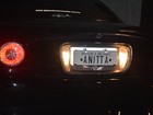 Anitta deixa evento de limousine