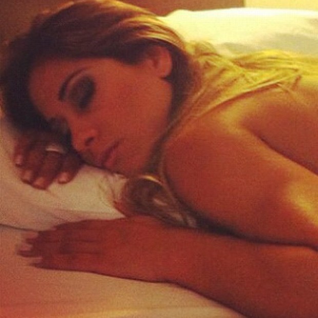 Mayra Cardi mostra que dorme maquiada com foto (Foto: Instagram)