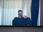 Ricky Martin fotografa paisagem de Ipanema da sacada do hotel