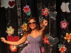 De vestido, Gyselle Soares dança em apresentação de espetáculo teatral