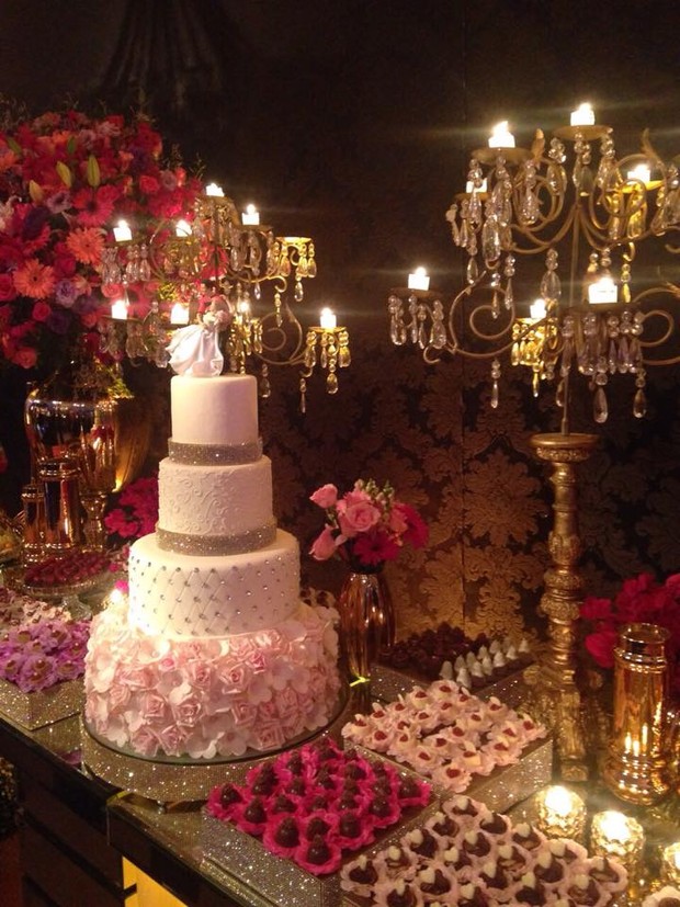 Mesa de doces do casamento de Ingrid Fridman (Foto: Reprodução/Facebook)