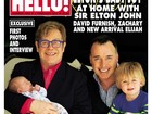 Elton John posa em família com novo filho