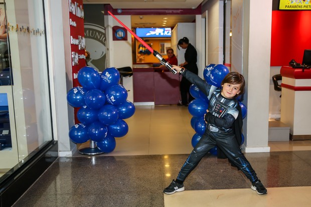 Aniversário de seis anos de Pietro, filho de Otávio Mesquita (Foto: Manuela Scarpa/Photo Rio News)