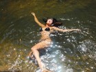 Dani Suzuki posa sensual em cachoeira: 'Sereiando'