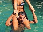 Ticiane Pinheiro na piscina com Rafa e César Tralli: 'Relax com meus amores'