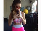 Rayanne Morais exibe cintura fininha em 'selfie' na academia