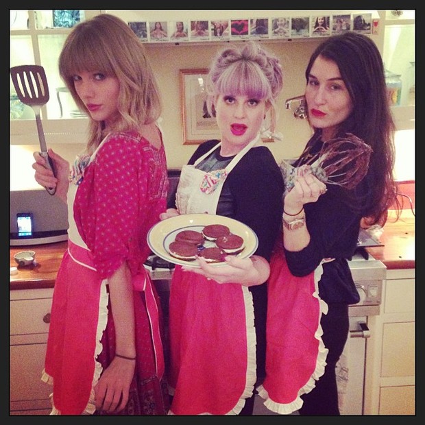 Taylor Swift, Kelly Osbourne e Claire Winter (Foto: Instagram/ Reprodução)