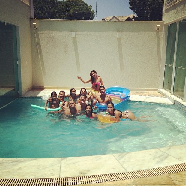 Anitta e família (Foto: Reprodução/Instagram)