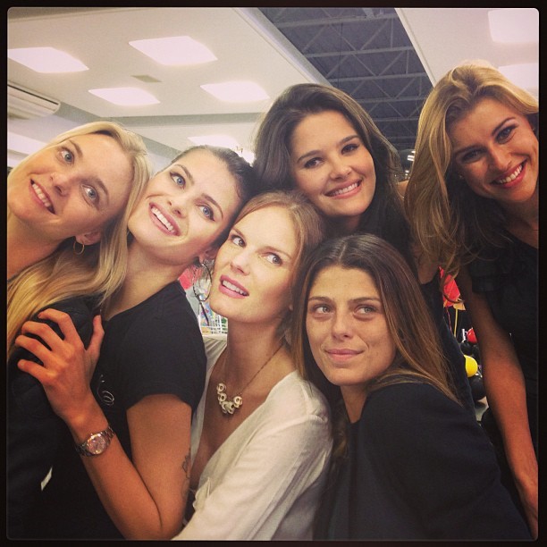 Isabeli Fontana, Carol Tentini e amigas (Foto: Instagram / Reprodução)
